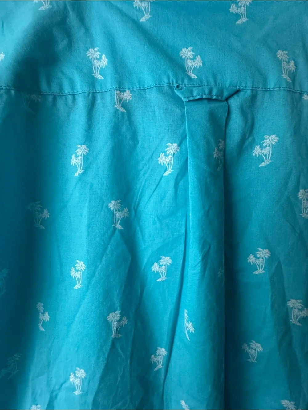 Men’s Izod Short-Sleeve Button-Down Shirt in Turquoise with White Palm Trees XXL - Picture 3 of 4